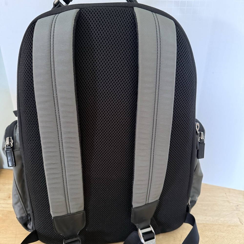 Coach Voyager Bleck/Gray Nylon & Leather Backpack F70574 READ NEEDS REPAIR - Picture 13 of 16